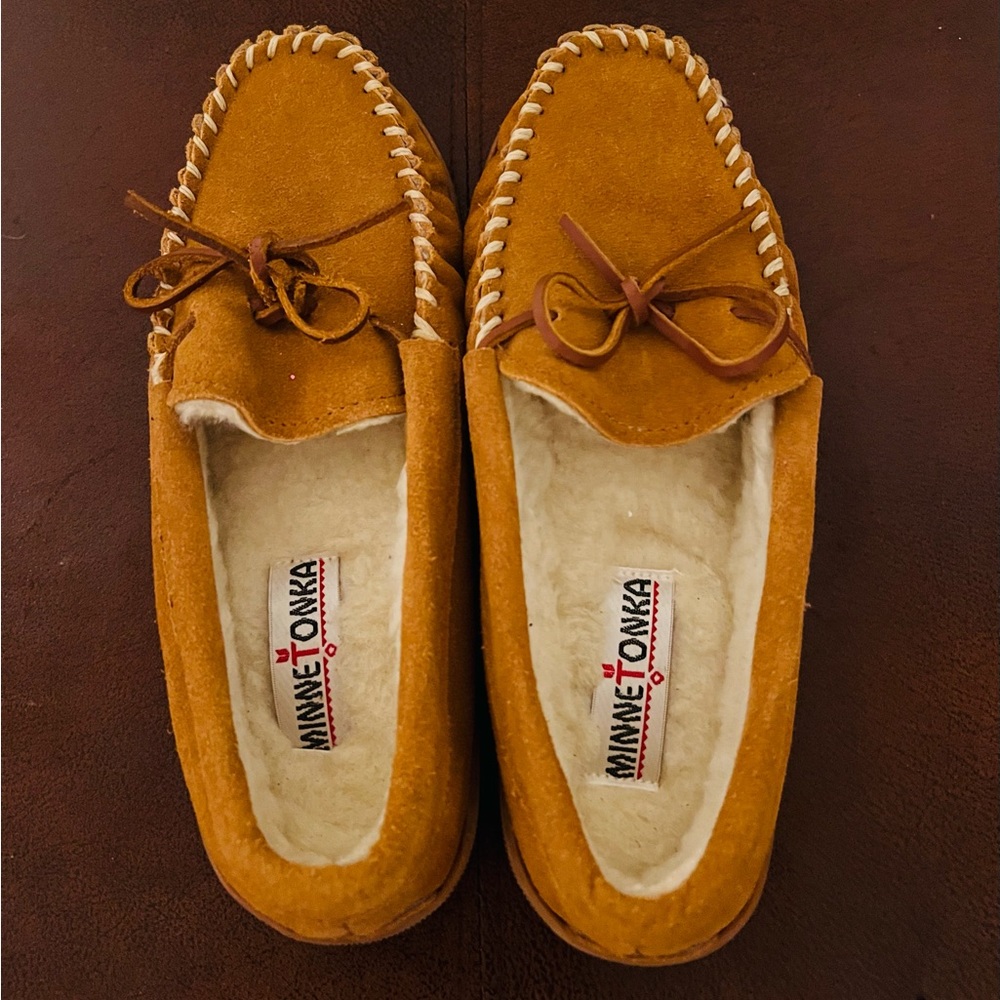 Minnetonka tan suede women’s moccasins